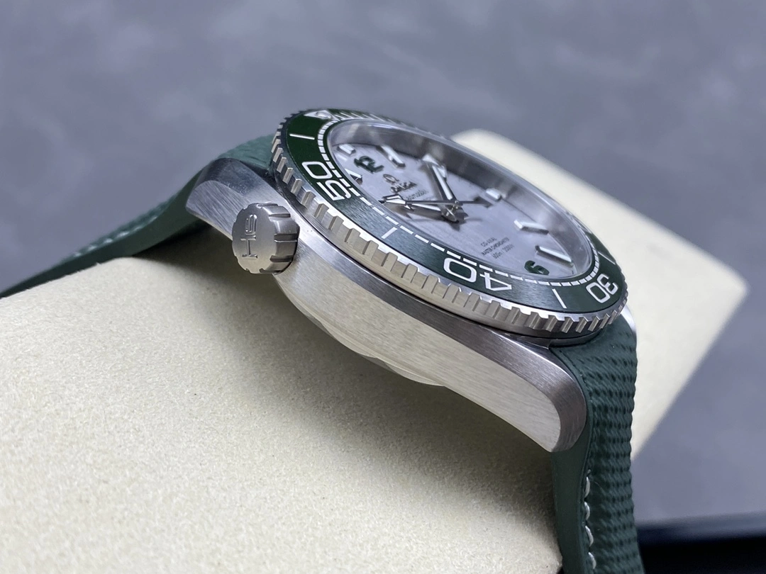 Timeless CBD Factory Omega Seamaster Planet Ocean 600M 43.5mm Grey Dial Green Ceramic Bezel Green Rubber Strap (215.32.44.21.06.001) 1:1 Super Clone – DD8900 Movement 294